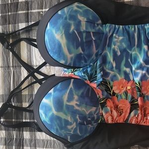 NWT Torrid Size 2DD/F ONE PIECE Swimsuit